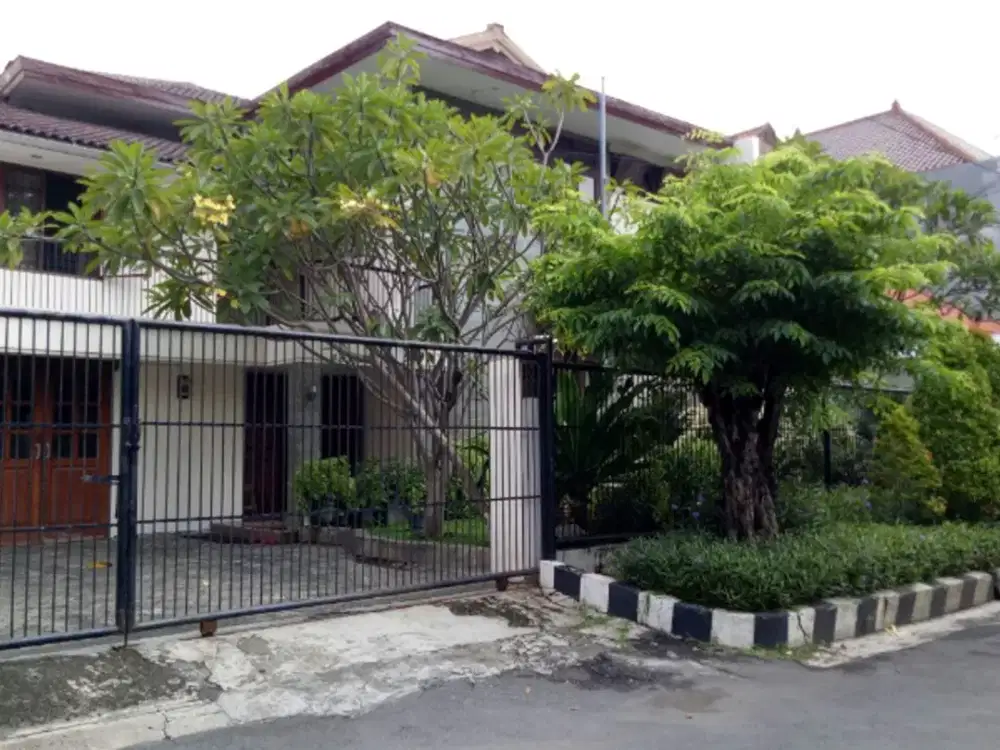 Rumah Klasik Siap Huni di Perumahan Elit Margorejo Indah, Surabaya Selatan