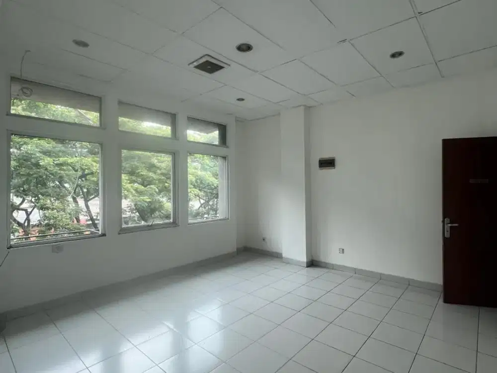 Ruko Hadap Jalan Besar dikawasan teramai di Timur BSD city