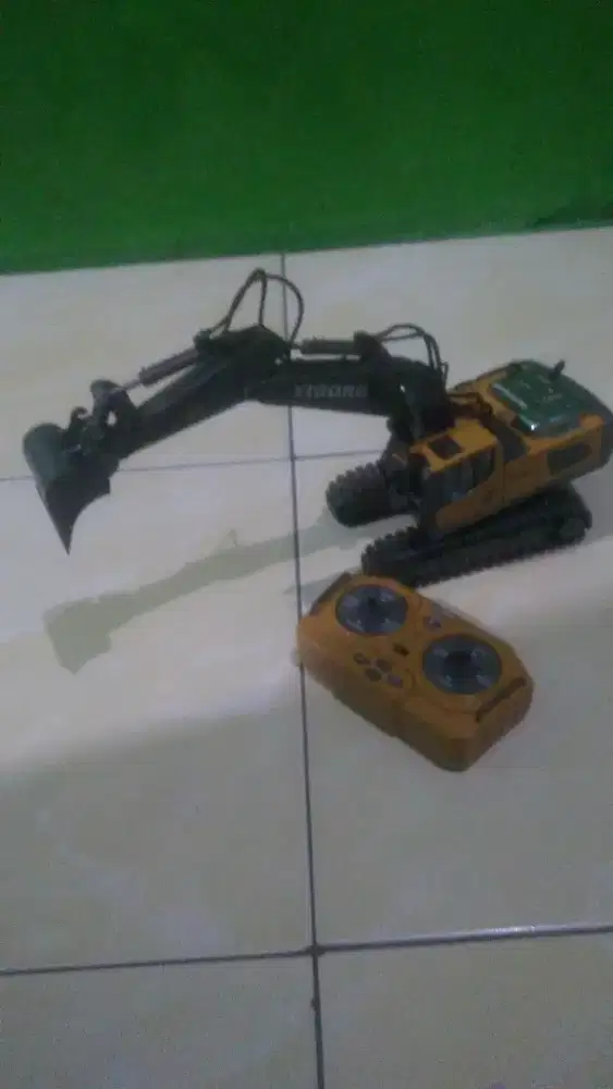 Mainan remot kontrol excavator