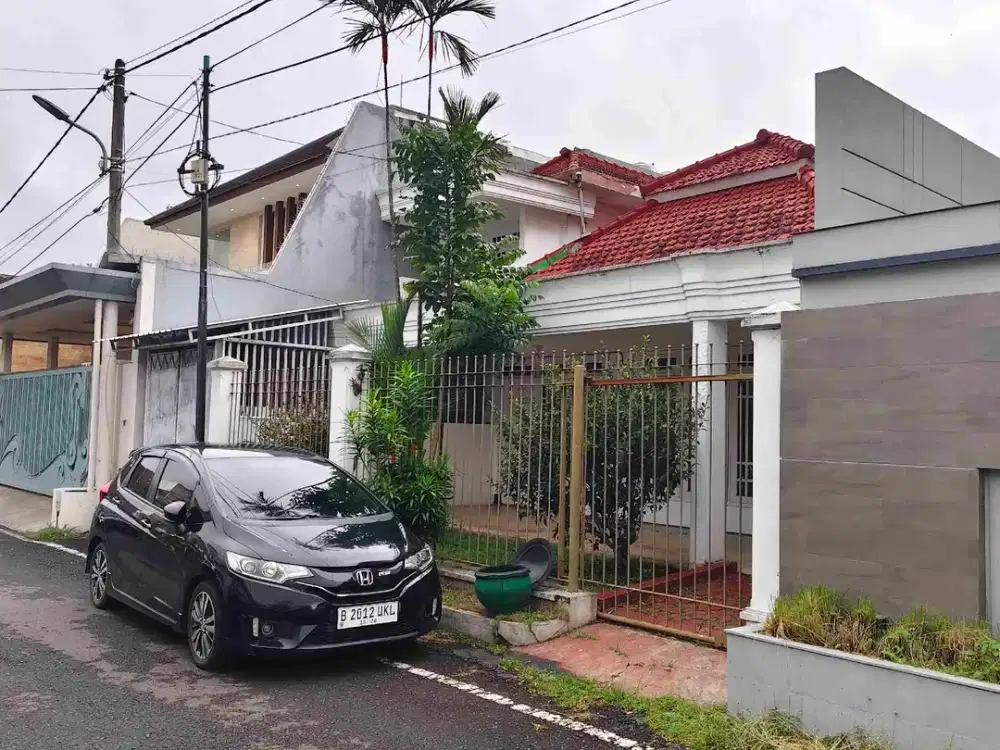 Rumah Disewakan Jalan Pulau Pulau Bangunan Luas 2 Lantai Siap Huni Dekat RSI  Aisyiyah dan Pasar besar