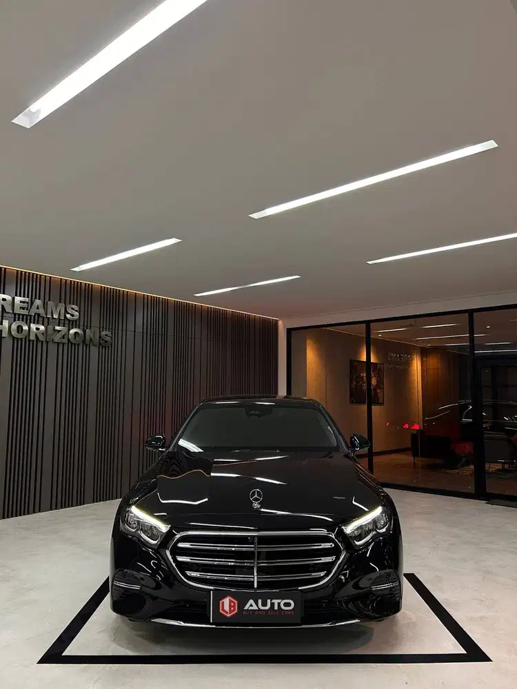 Mercedes Benz E200 Exclusive Line AT 2024 Hitam Km4rb B1223RAM