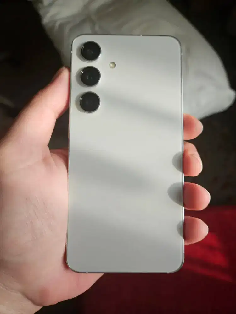 Samsung S24 8/256 garansi sampe Sep 2026