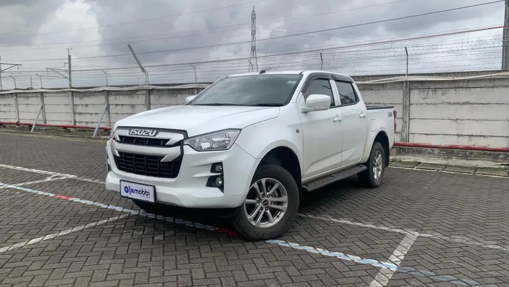 ISUZU D-MAX RODEO 1.9 DOUBLE CABIN SOLAR MANUAL 2023 _ TBD