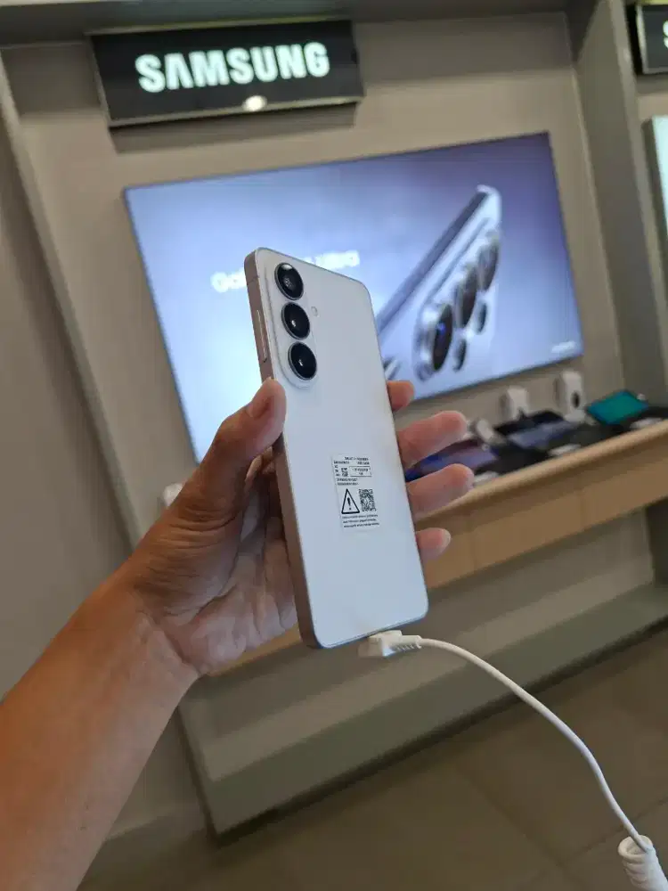 SAMSUNG GALAXY S26 5G 12/256 GB FREE UPGRADE MEMORY