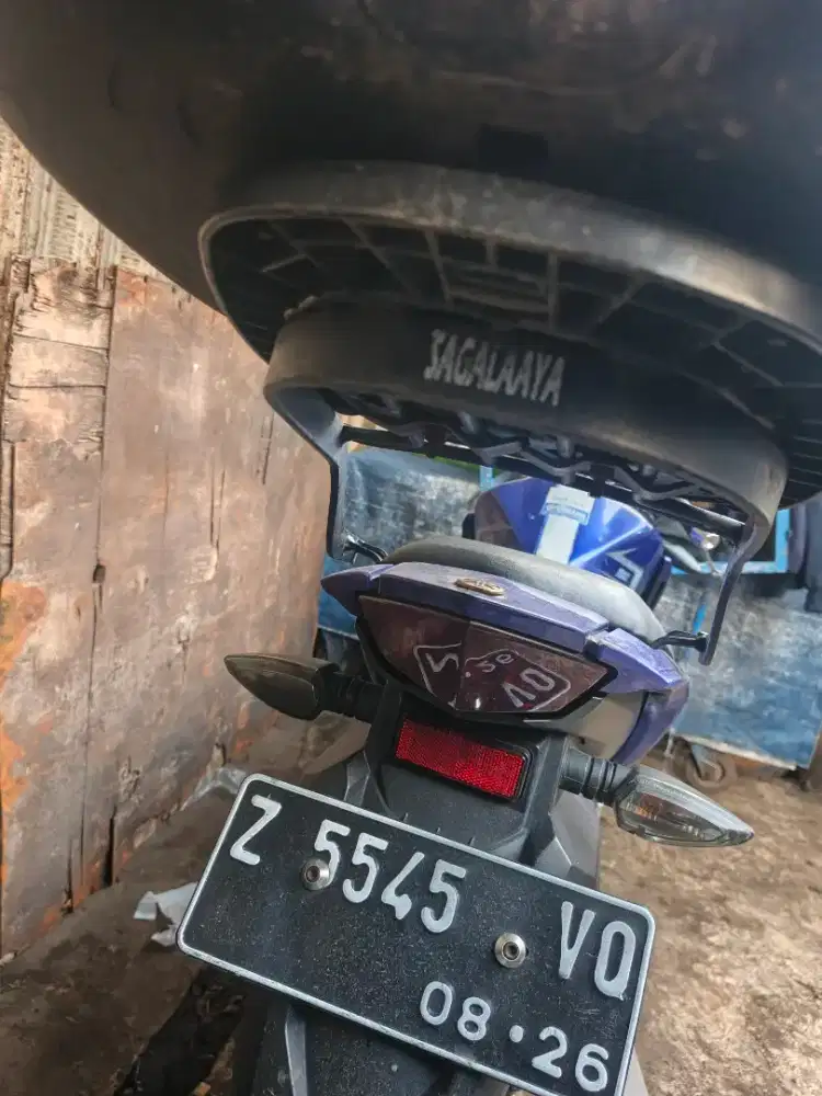 Di jual Box Givi E33 plus breket pnp Vixion NVA NVL