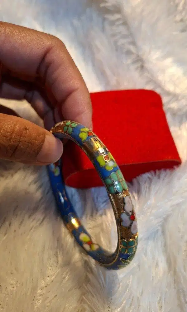 Gelang Cloisonné Enamel Biru – Motif Floral Klasik