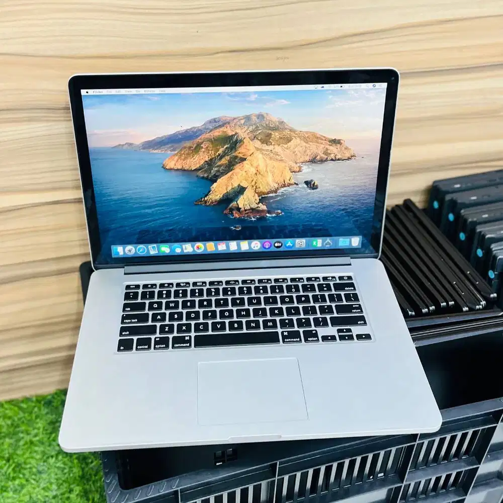 APPLE MACBOOK PRO 2015 15Inch core i7 2.5GHz 16GB/512GB *RDC