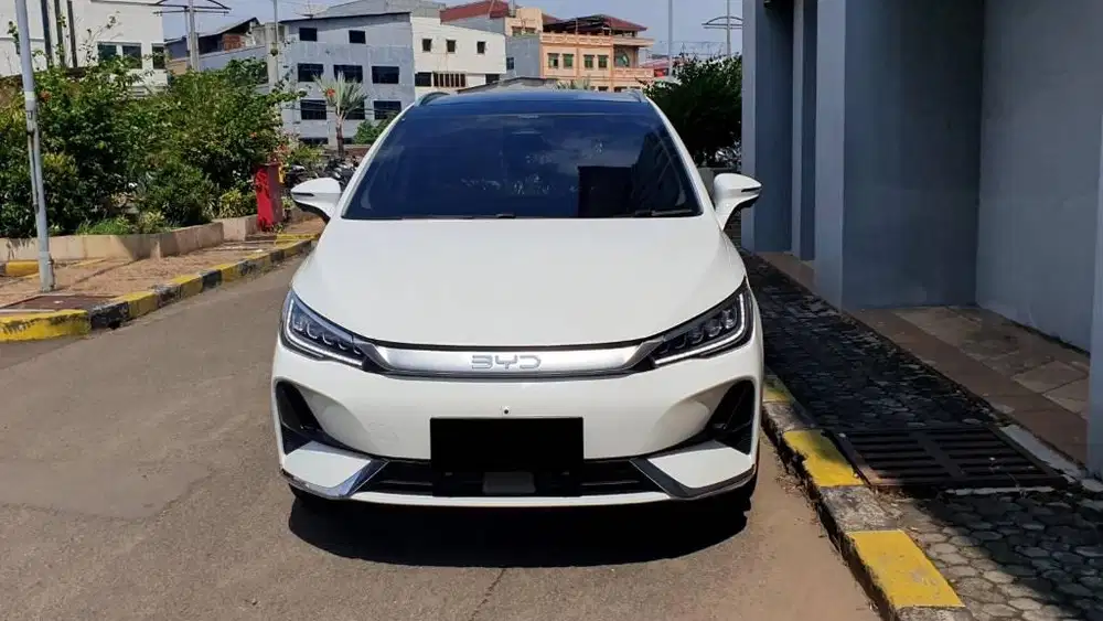 New BYD M6 Superior EV 7 Seater AT white on Brown Nik.24 km.27perak