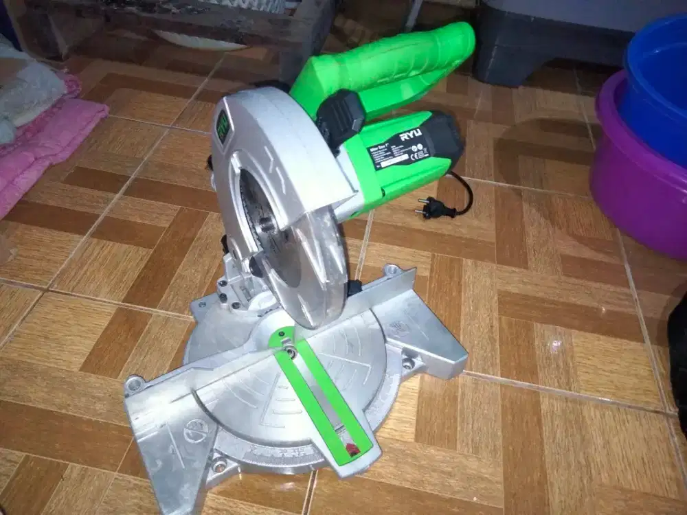 Gergaji mesin pemotong Almanium merek Ryu(sesuai gambar)