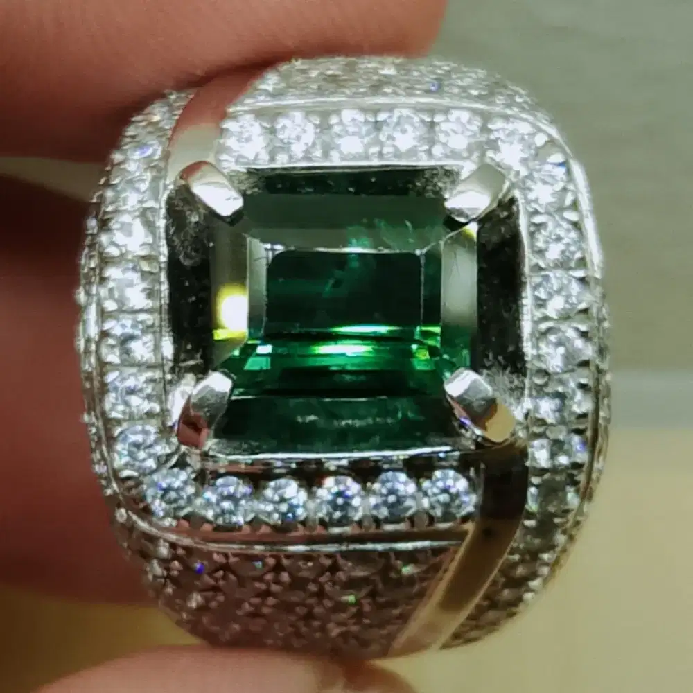 Natural Green Tourmaline • 2.52 Cts