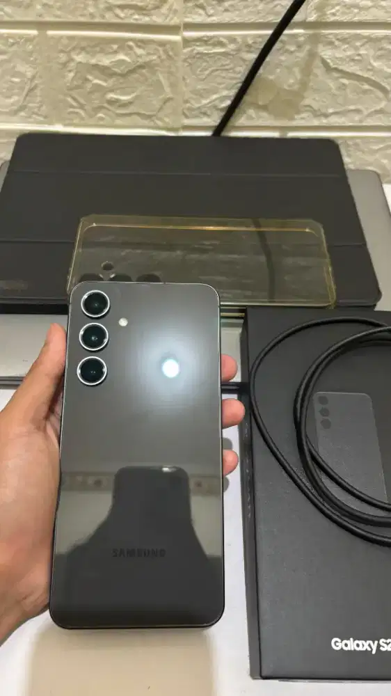 Samsung S24 FE 8/256 FULLSET