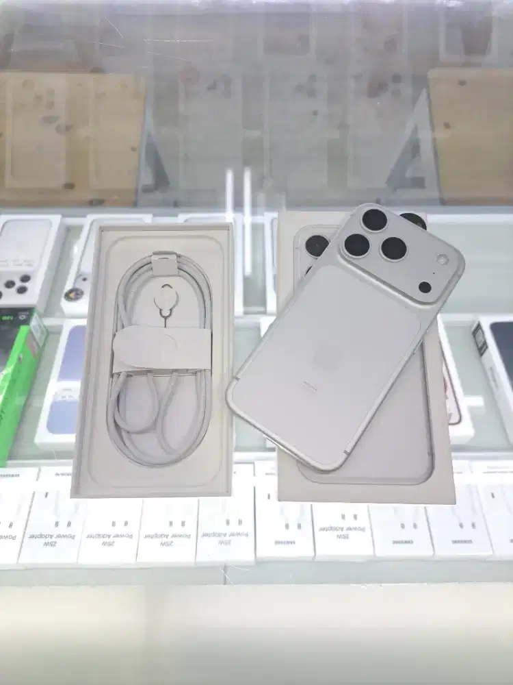 Second Apple IPhone 17 Pro 256GB Silver IBOX ON Mulus Like New Nego