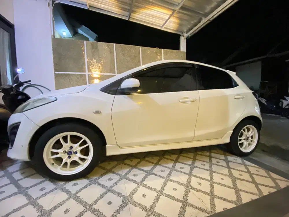 Mazda 2 2011 Bensin