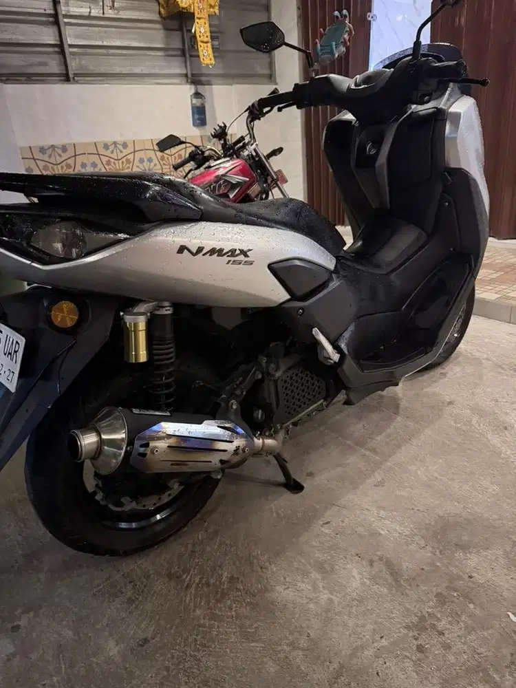 Nmax New silver 2022 plat B