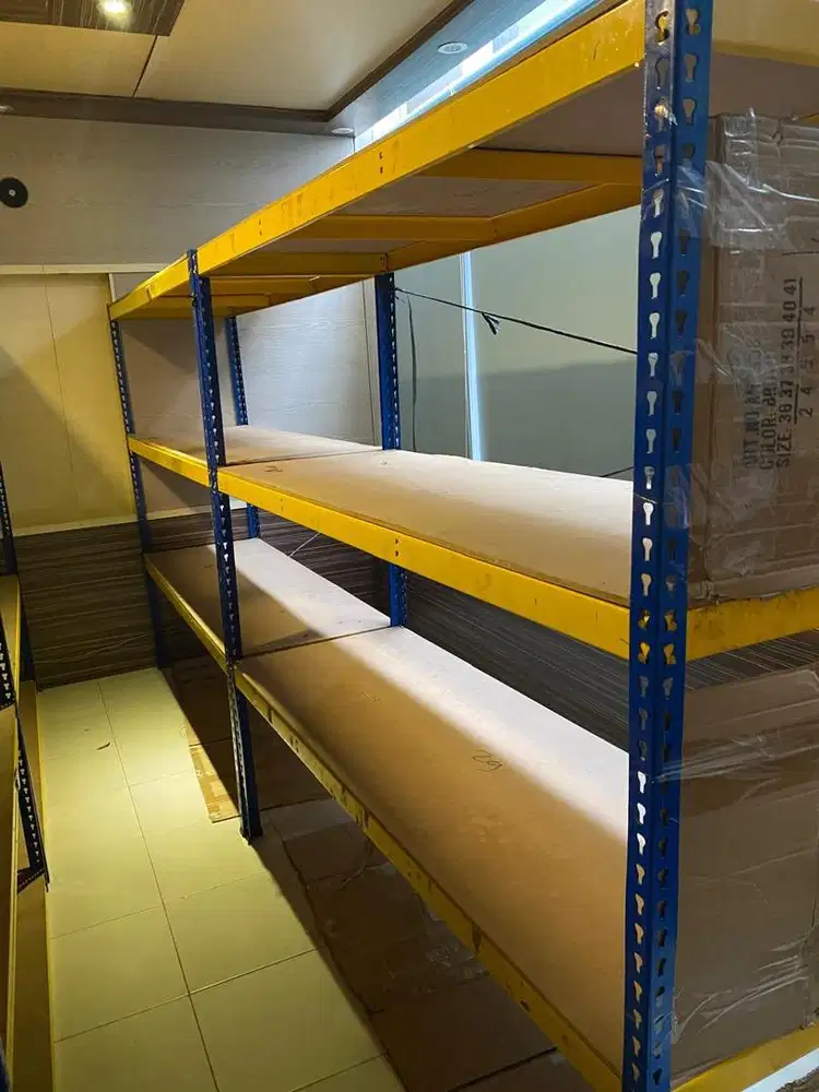 Rak gudang kokoh biru kuning