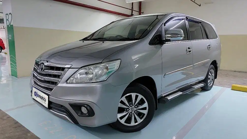 TDP 9,JT, Toyota Kijang Innova 2.0 G Bensin-AT Silver 2015