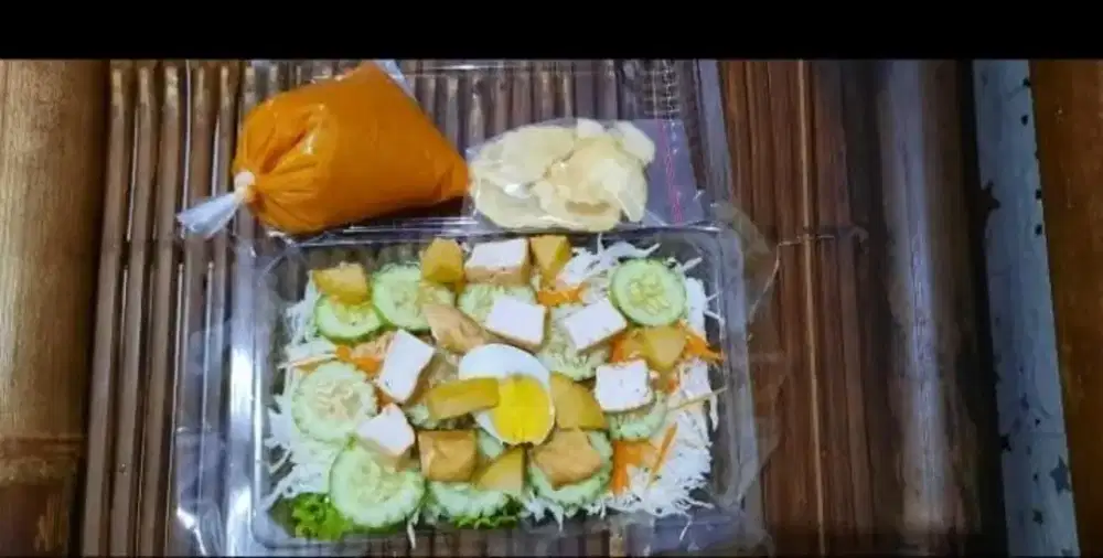 Menjual Rujak Pengantin Khas Kalimantan , 100% Halal