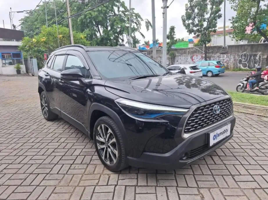 TDP 16JT, Toyota Corolla 1.8 Cross Hybrid Bensin-AT Hitam 2022