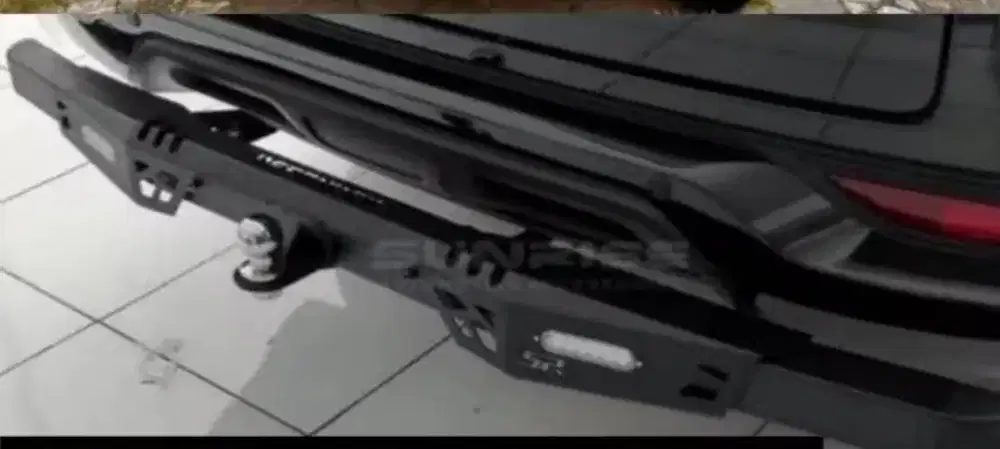 Thowing DEVENDER, Belakang Mobil