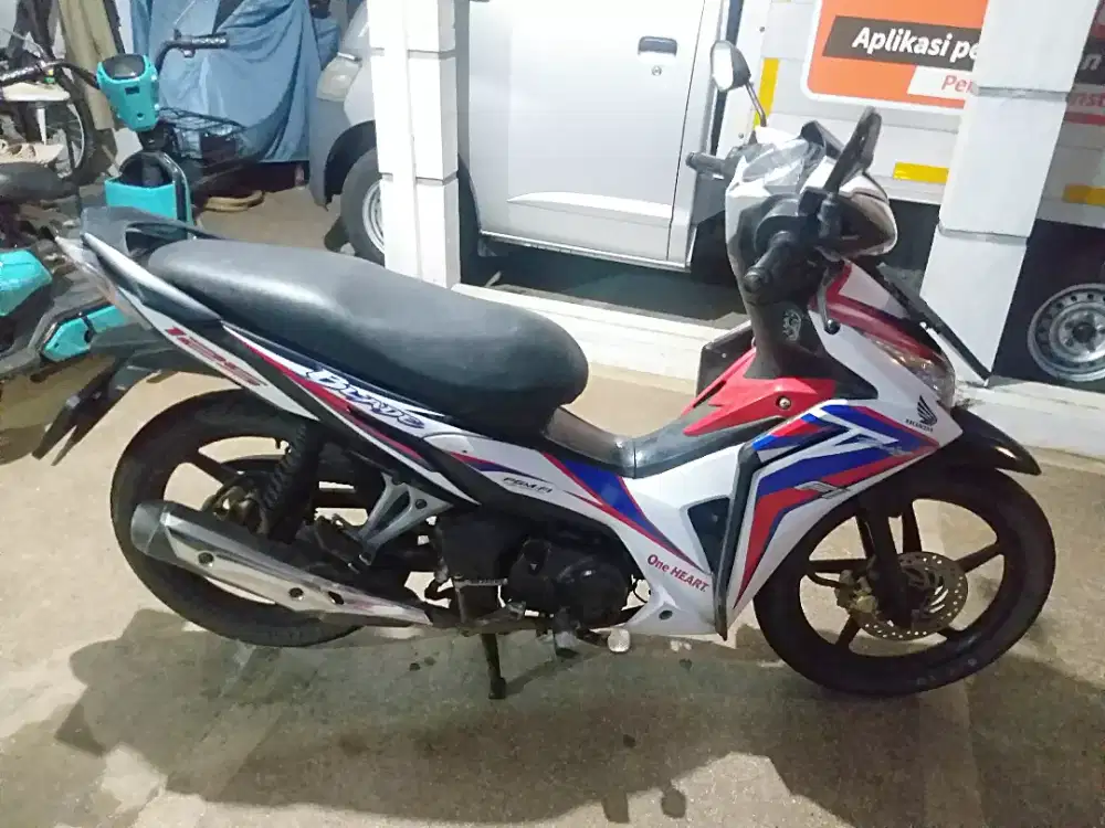 Honda blade Fi 125 cw dd th 2014 pajak panjang lengkap