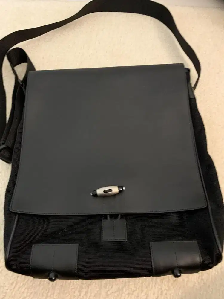 montblanc softgrain leather messenger bag