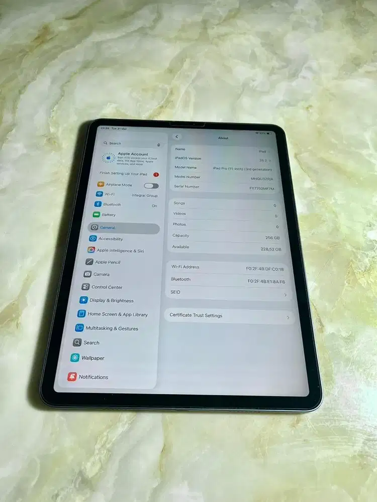 Ipad Pro 11 inch M1 2021 (3rd Gen) 256gb Wifi only Like new 10/10