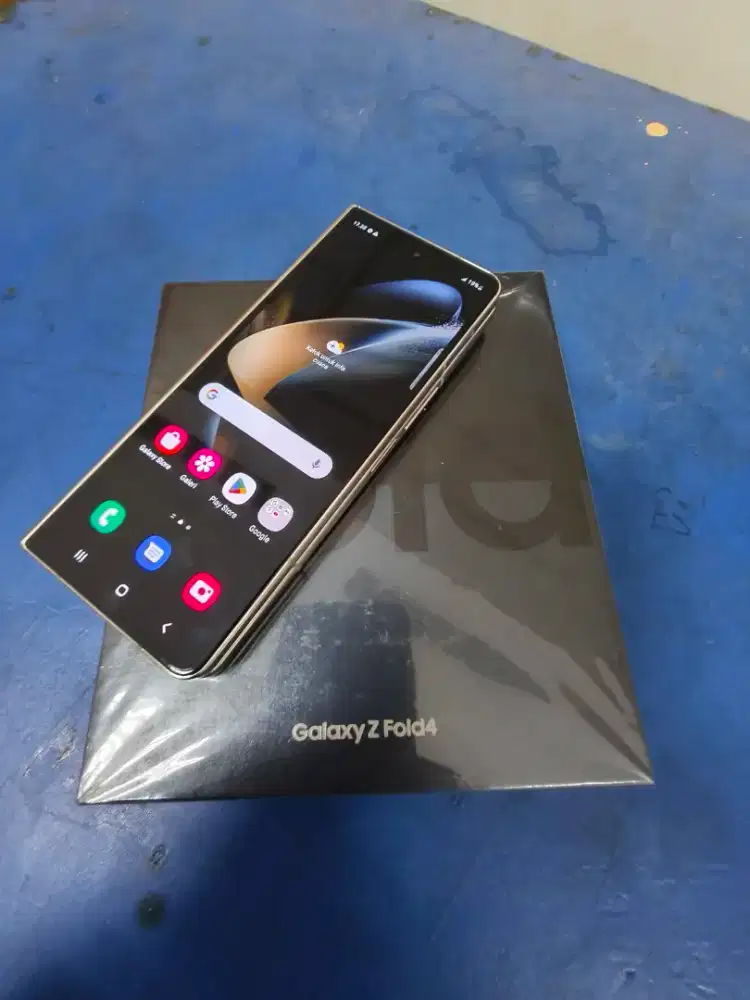 DIJUAL SAMSUNG ZENFOLD 4 RAM 12/512 LENGKAP DAN MULUS GAN