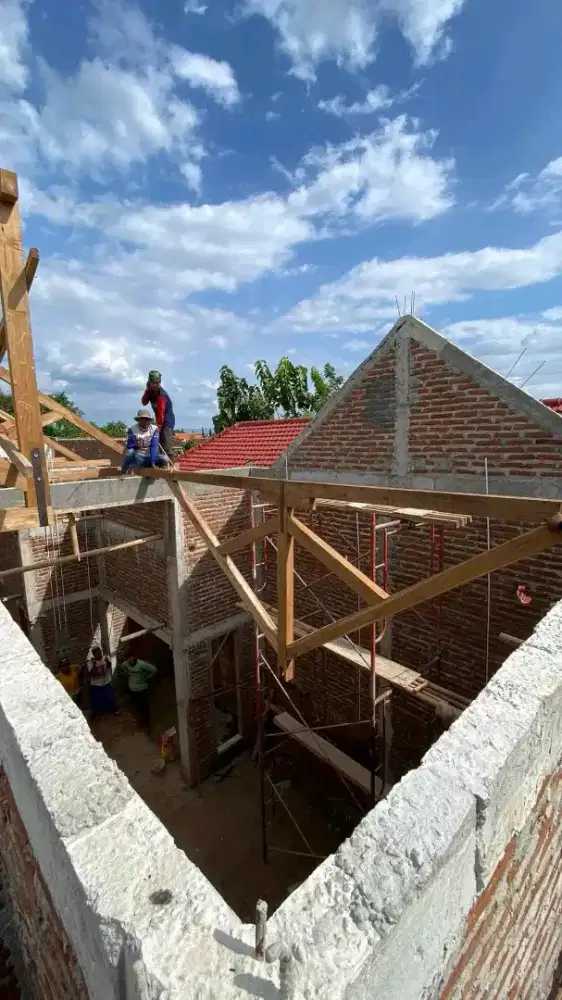 Tukang bangunan proyek