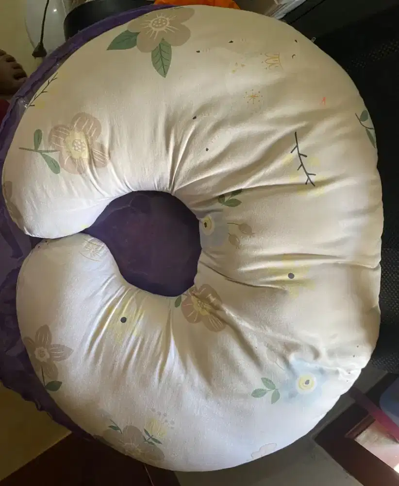 Bantal menyusui bumbee