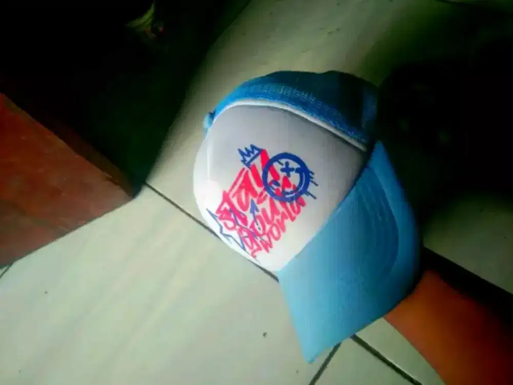 JUAL TOPI KONDISI BARU 2 KALI PAKE
