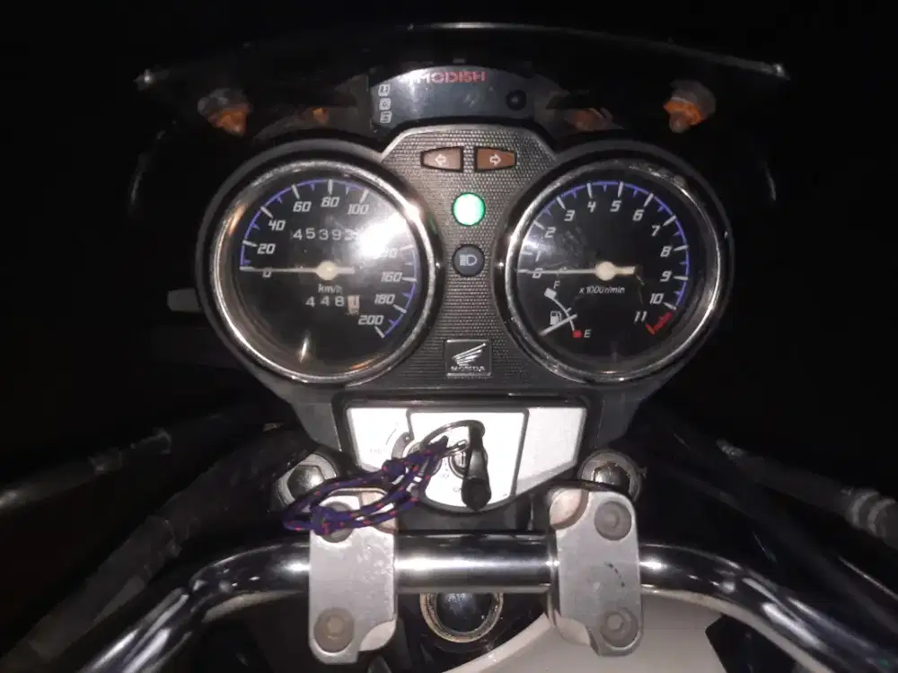 Tiger Revo 2008 warna Putih