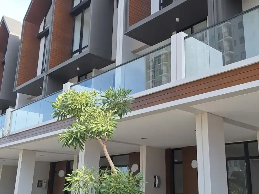 Rumah PIK 2 DISEWAKAN 3 Lantai Ukuran 4,5x10 Kosongan TERMURAH