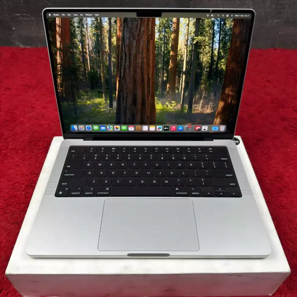 Macbook pro m3 2023 14 inch ram 8gb ssd 512gb fullset mulus ex ibox