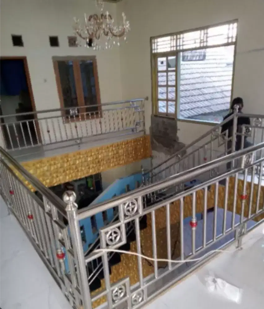 balcon stenlis minimalis