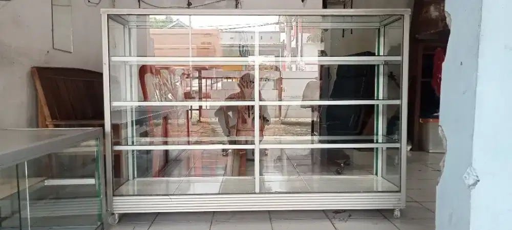 Kaca etalase second