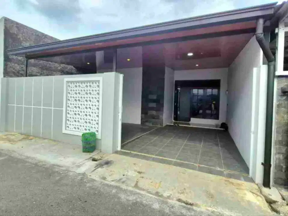 rumah nyaman fresh ada halaman belakang dekat manahan dan graha shaba