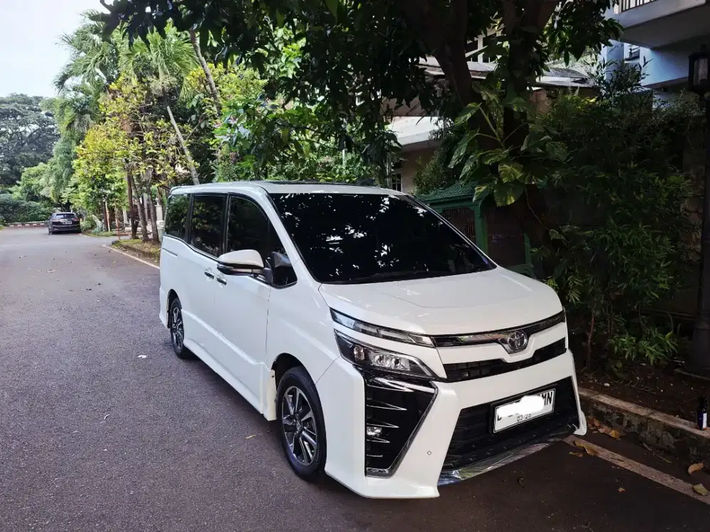 Tovota Voxy 2.0 2018