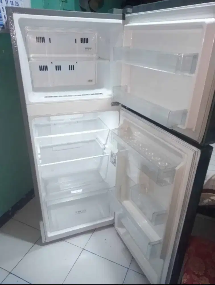 LG Kulkas 2 Pintu GN-B200SQBB 209L

Smart Inverter

GNB200SQBB