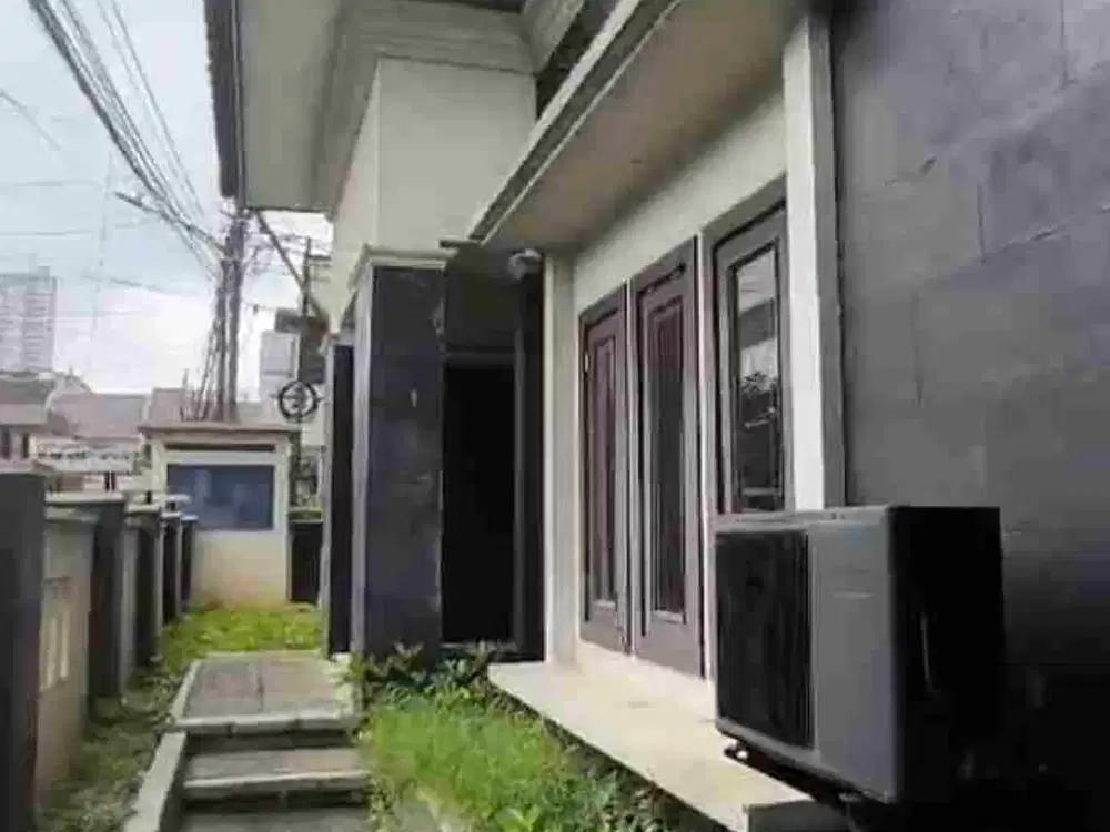 Rumah Hoek 3 Lantai di Komplek MPR Cilandak hanya Rp4,5M