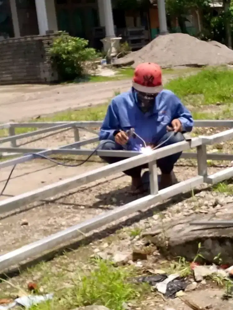 Tukang las panggilan