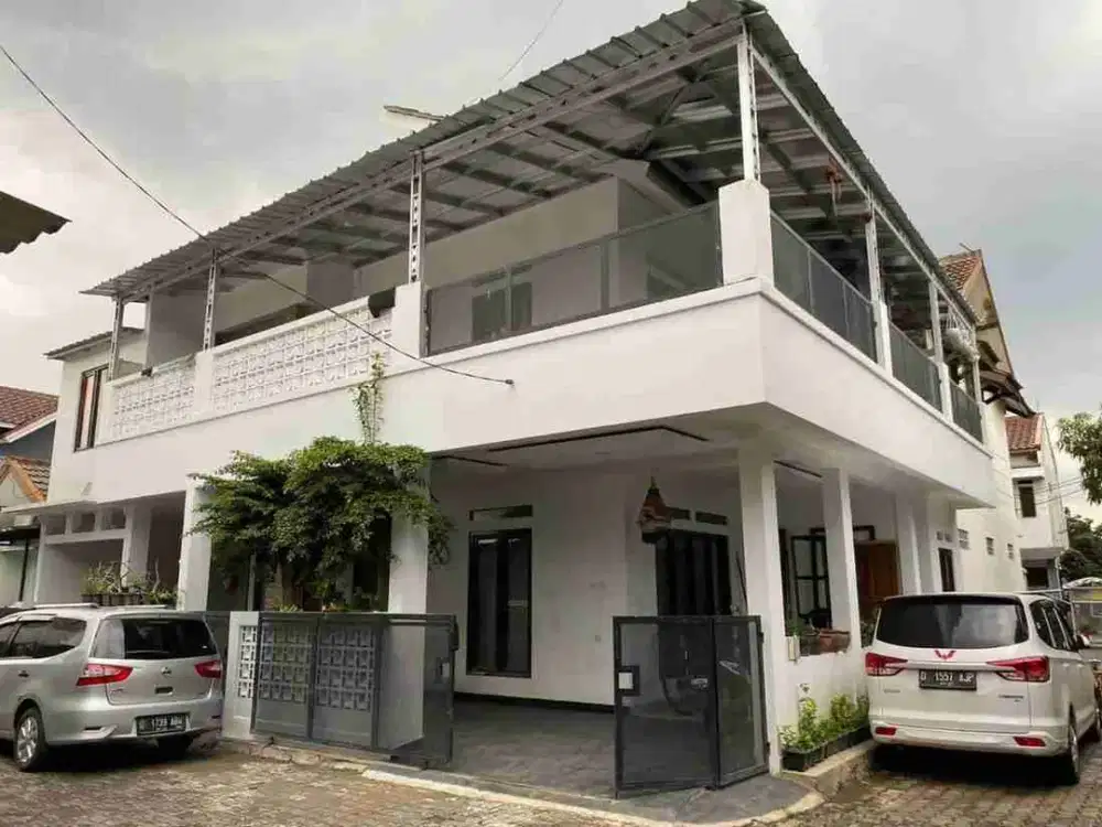 Dijual Rumah Semi Furnished Dalam Komplek Aman dan Nyaman Hook di Kota Bandung