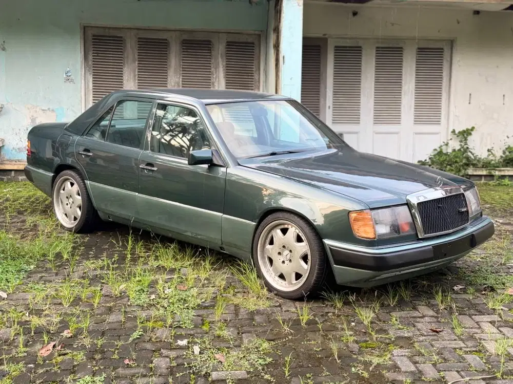Mercedes-Benz E300 1989 Bensin
