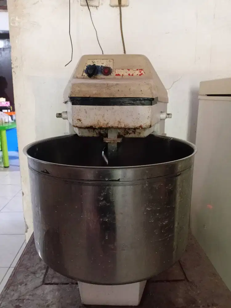 Mixer roti,oven gas,rak loyang dan loyang