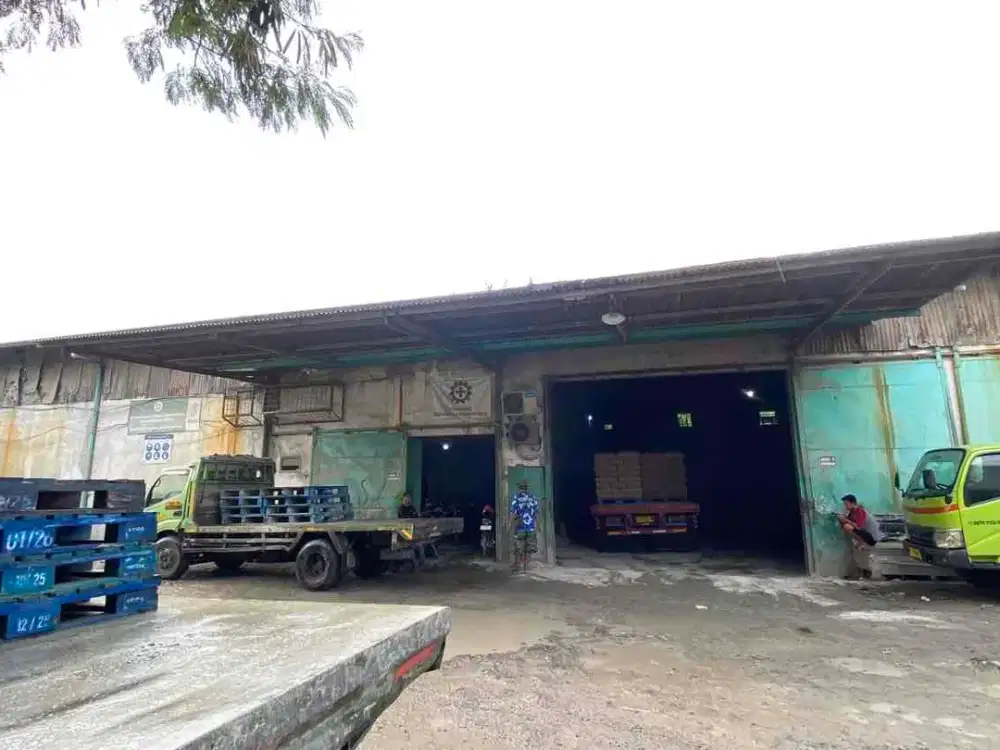 For sale 
gudang
kopo

Lt 4200
Lb +-2000
Lm 35
3gudang
1kantor
mess karyawan
km 2
3500wt +2200wt
parkir luas
2SHM
hadap Barat

hrg 90M nego