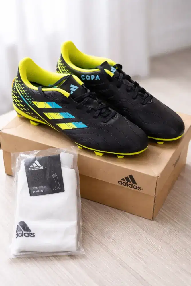 Adidas Copa Sense.4 FxG Original BNIB Size 44 – Baru + Bonus Kaos Kaki