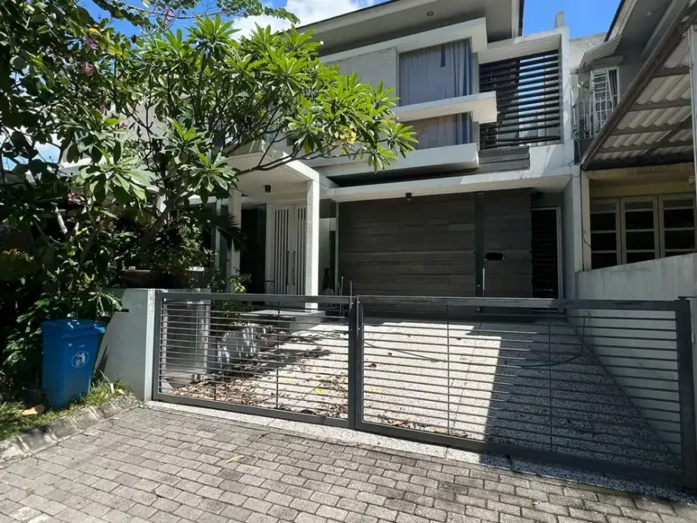 Rumah Graha Family dekat pakuwon indah dan bukit darmo golf bdg surabaya