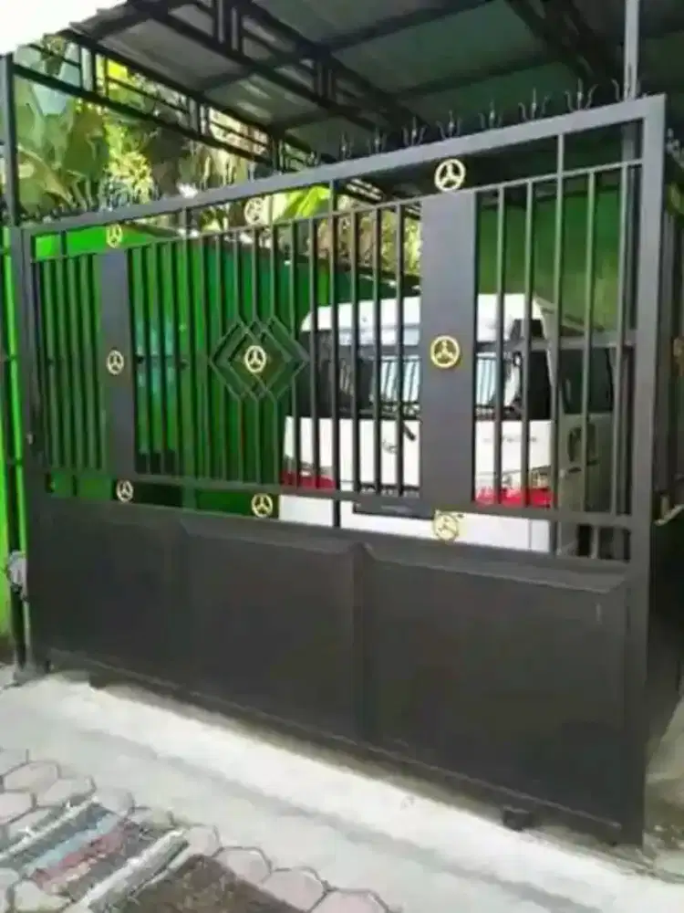 Pintu gerbang garasi minimalis