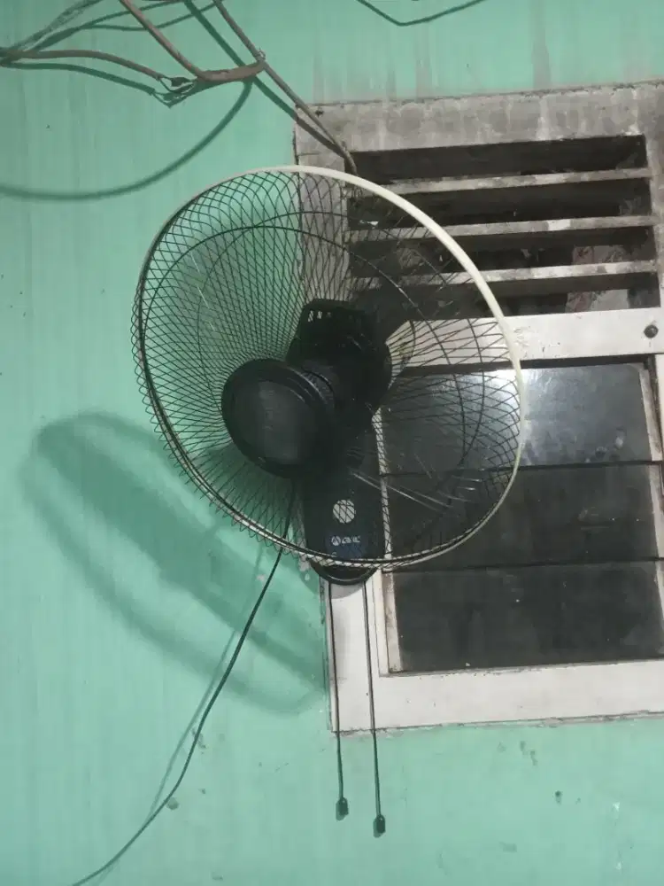 Kipas angin dinding GMC 16 inch normal