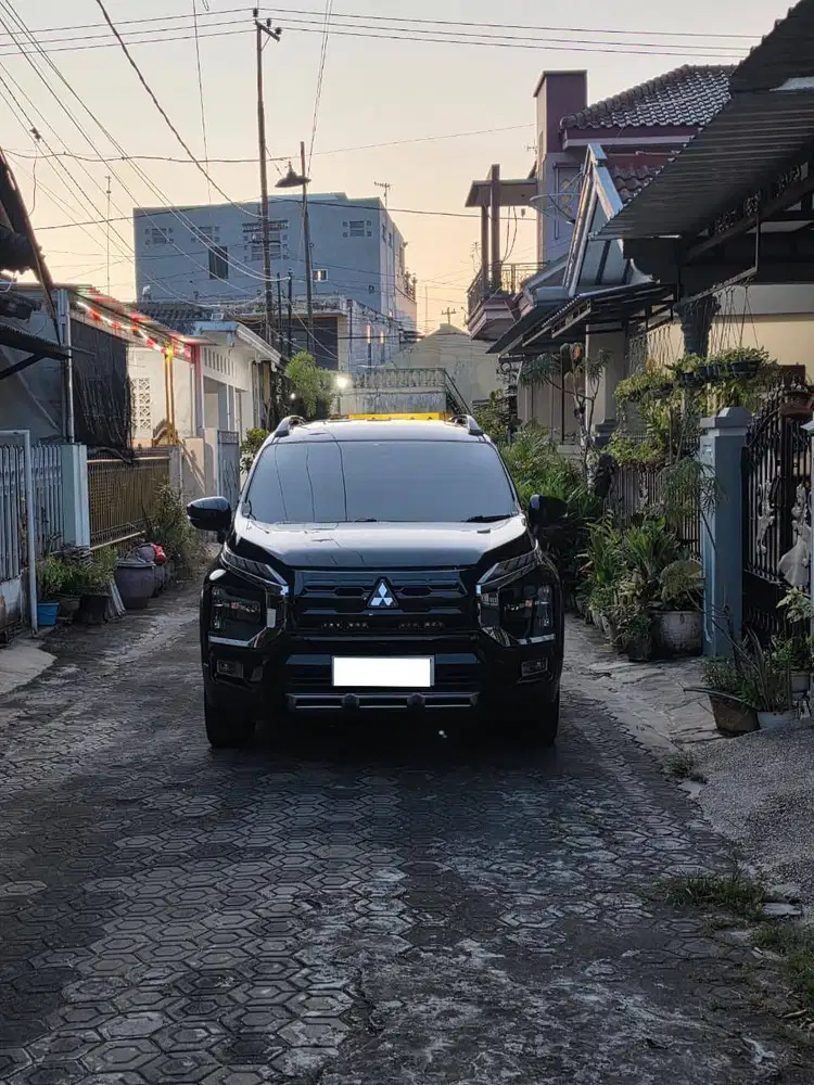 XPANDER CROSS 2022 HITAM MATIC BENSIN