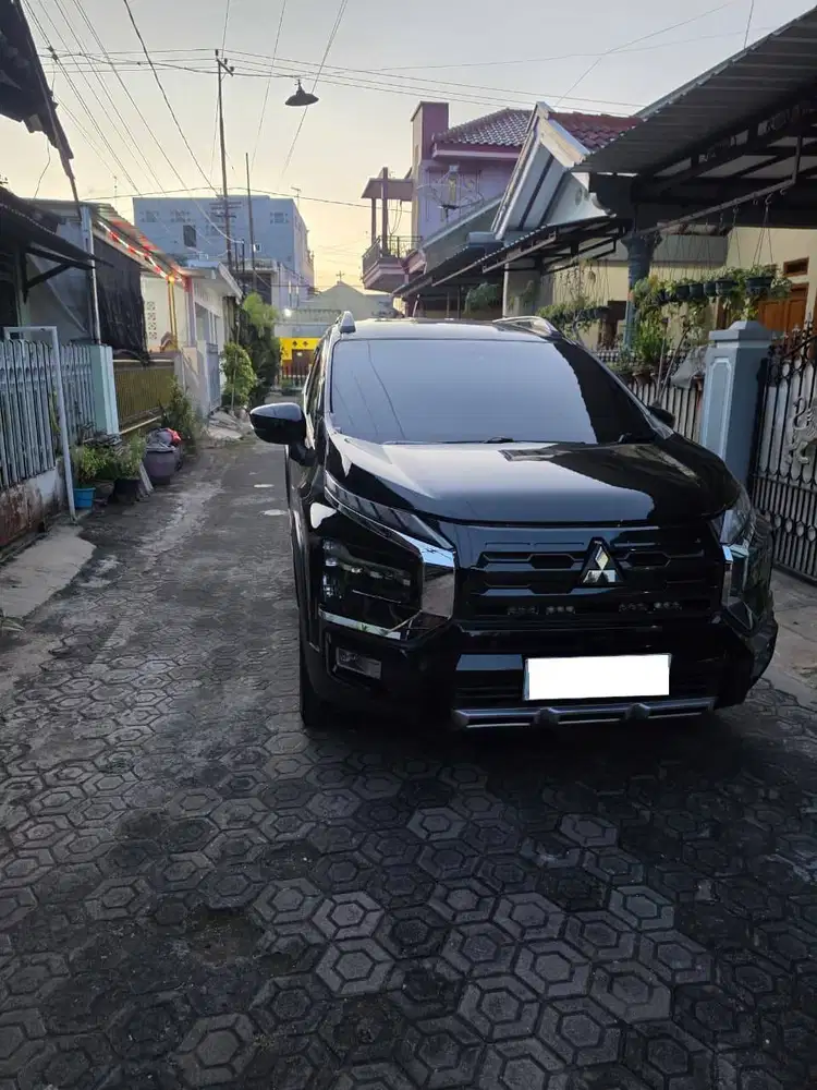 XPANDER CROSS 2022 HITAM MATIC BENSIN